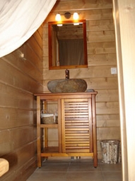 Salle de douche du rez-de-chausse